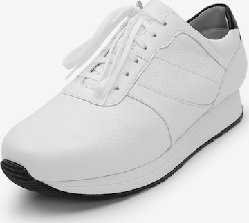 VITAFORM Sneakers in White: front