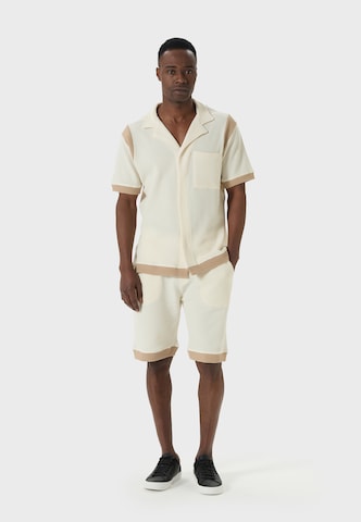 Tenue d'intérieur Tom Barron en beige : devant