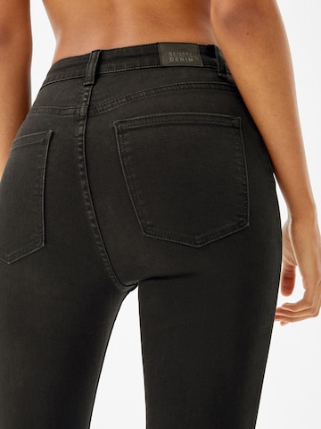 Bershka Slimfit Jeans in Zwart