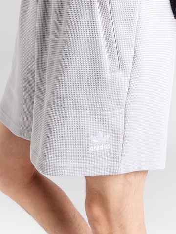 ADIDAS ORIGINALS Обычный Штаны 'ESS' в Серый