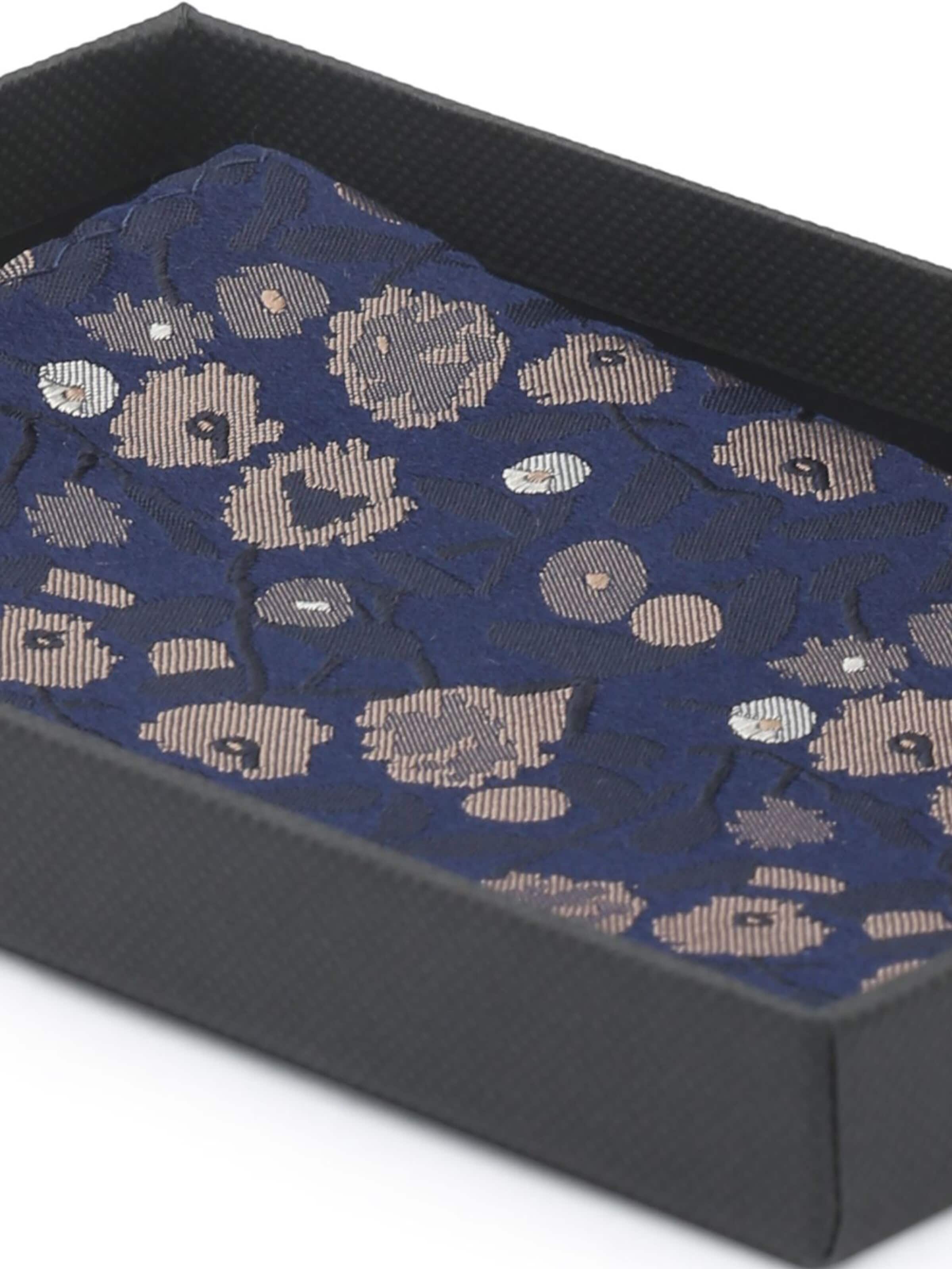 Suitable Pocket Square in Blue