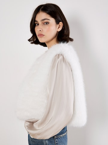 Veste bavaroise ' ' Apricot en blanc