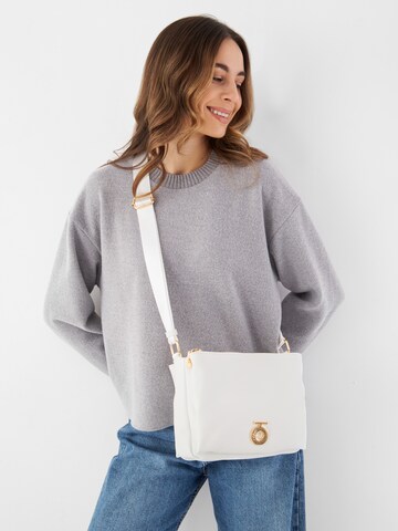 NOBO Shoulder Bag 'CARLA' in White: front