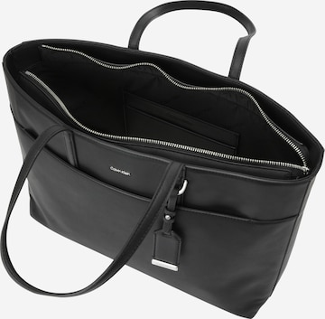 Calvin Klein Shopper in Black