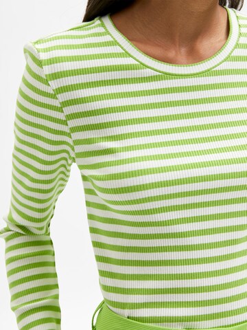 Tricou 'Anna' de la SELECTED FEMME pe verde