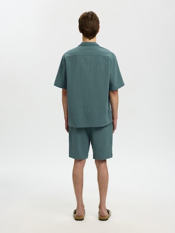 Comfort Fit Cămașă 'SLHCAL' de la SELECTED pe verde