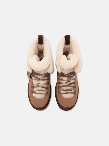 UGG Sněhule 'Classic Heritage' – hnědá