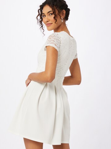 Robe de cocktail WAL G. en blanc