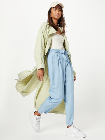 VERO MODA Loose fit Pleat-front trousers 'LILIANAEVANY' in Blue