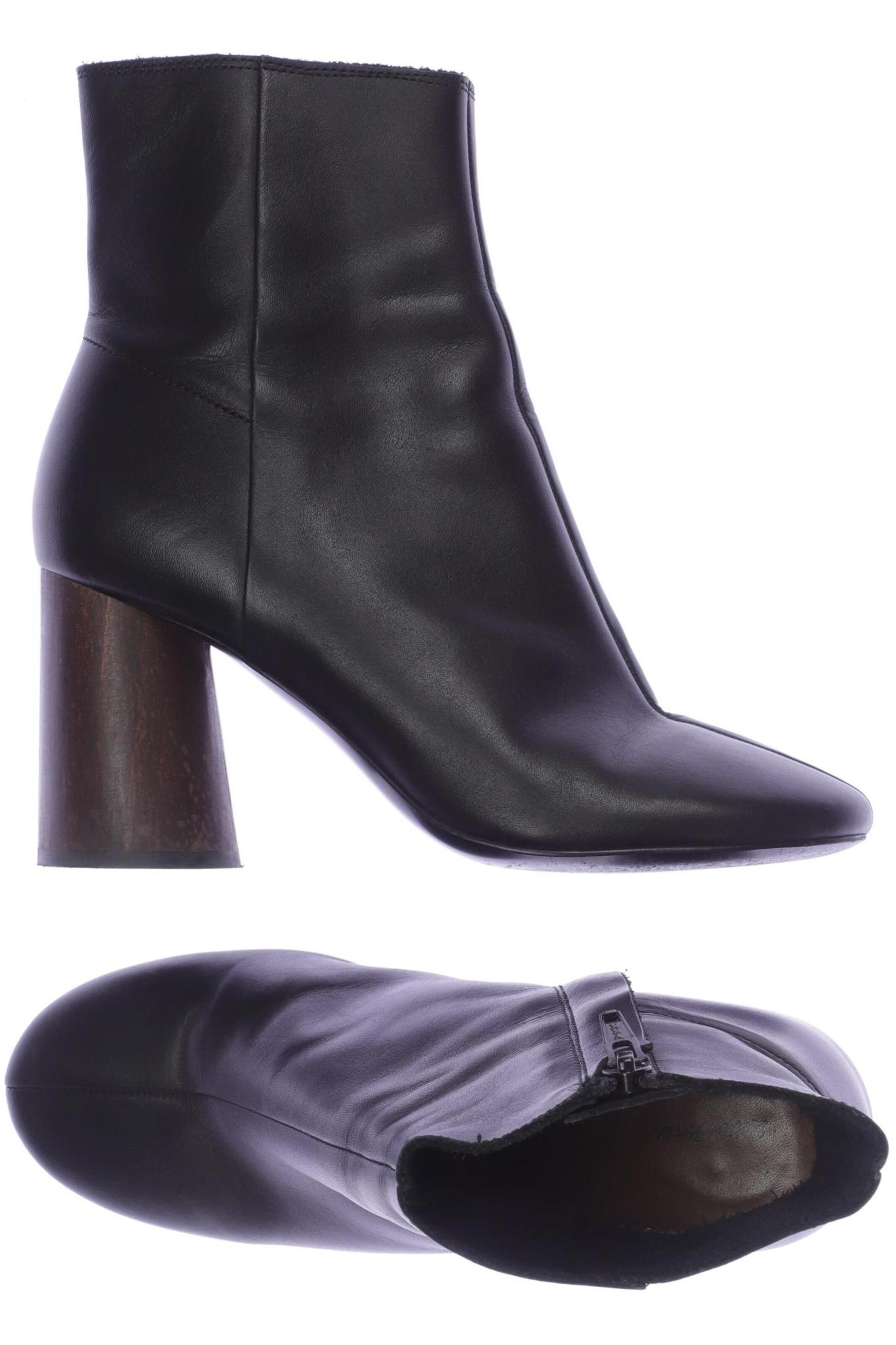 & Other Stories Dress Boots in 38 in Black: front