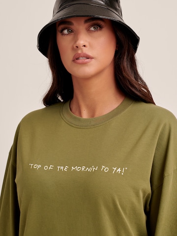 T-Shirt 'Rieke' ABOUT YOU x Antonia en vert