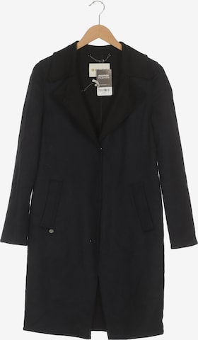 Rich & Royal Mantel S in Blau: Vorderseite