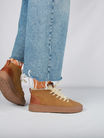 BLACKSTONE Låg sneaker 'Sermeq Arnaq CL258' i gul