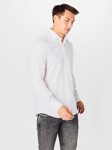 Calvin Klein - Ajuste estrecho Camisa de negocios en blanco