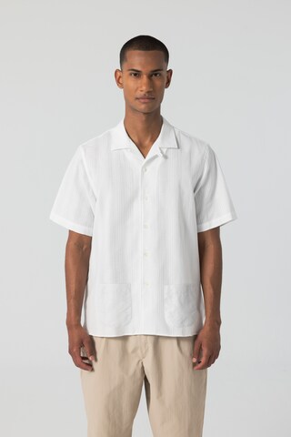 UNFEIGNED Comfort fit Button Up Shirt in White: front