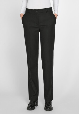 Fadenmeister Berlin Regular Pleated Pants in Black: front