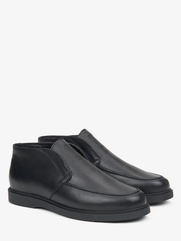 Estro Moccasins '09-4568' in Black