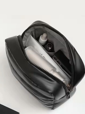 MEVYRA Toiletry Bag in Black