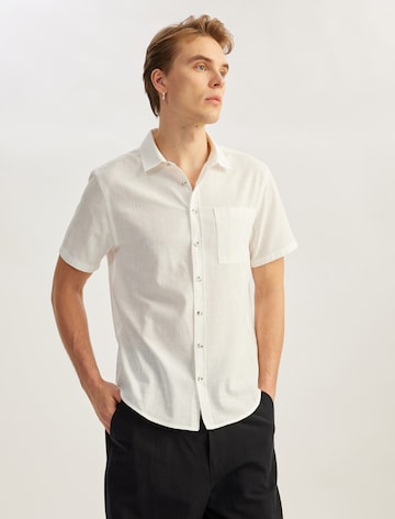 Koton Slim Fit Hemd in Grün: Vorderseite