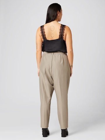 Guido Maria Kretschmer Curvy Regular Pleat-front trousers 'Erika' in Brown