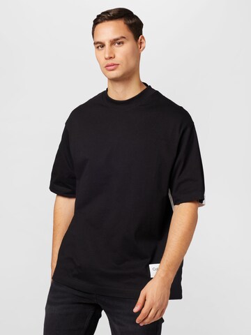 Tricou de la Calvin Klein Jeans pe negru: față