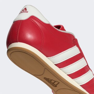 ADIDAS ORIGINALS Slip-ons 'Taekwondo' in Rood