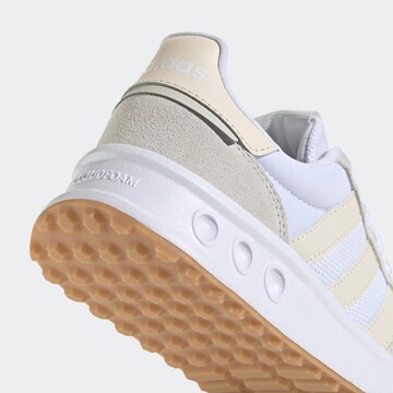 Baskets basses 'Run 84' ADIDAS SPORTSWEAR en beige