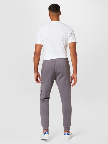ADIDAS SPORTSWEAR Дънки Tapered Leg Спортен панталон 'Essentials Brandlove Fleece' в сиво