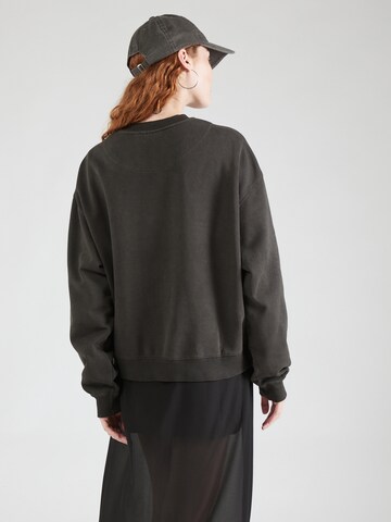 Sweat-shirt 'Essence Standard' WEEKDAY en noir