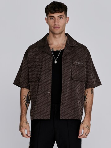 Regular fit Camicia di SikSilk in marrone: frontale