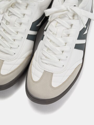 Baskets basses Pull&Bear en blanc