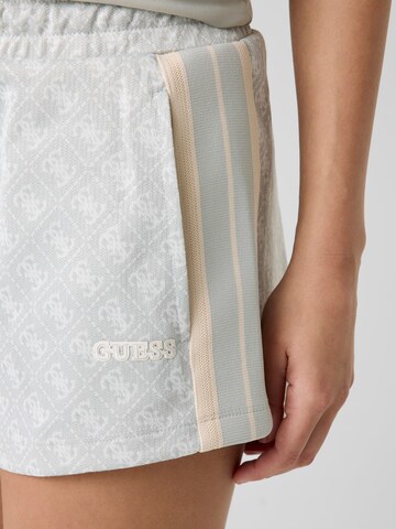 GUESS Regular Shorts in Grau