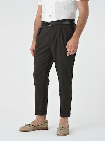 Antioch Regular Hose mit hoher Taille und Gürtel in Braun: Vorderseite