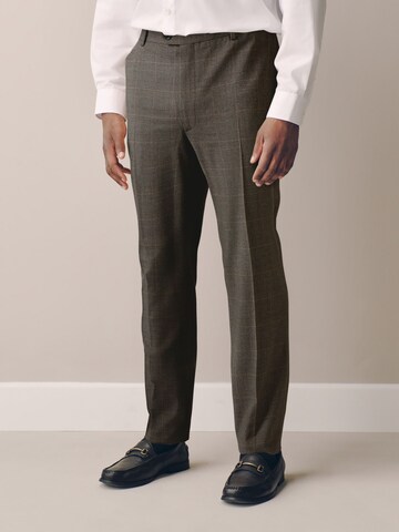regular Pantaloni con piega frontale 'Motionflex' di Next in marrone: frontale