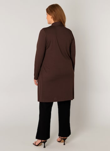 BASE LEVEL CURVY Strickjacke in Braun