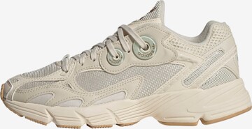 Baskets basses 'Astir' ADIDAS ORIGINALS en beige : devant