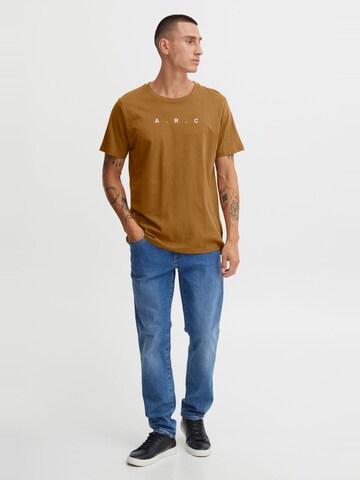 T-Shirt !Solid en marron