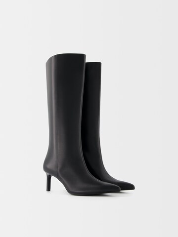 Bershka Stiefel in Schwarz