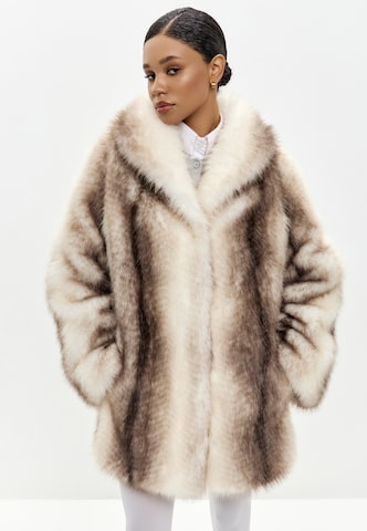 CESARE GASPARI Mantel in Beige: Vorderseite