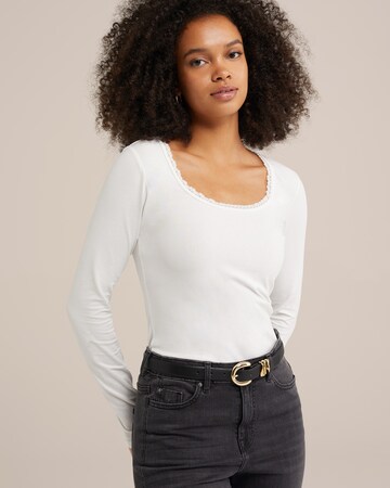 T-shirt WE Fashion en blanc : devant