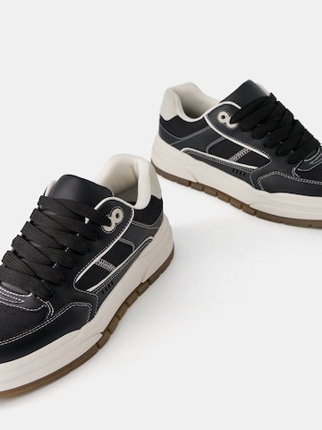 Bershka Sneakers laag in Zwart