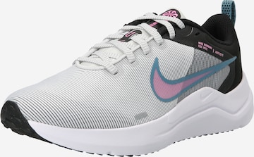 Chaussure de course 'Downshifter 12' NIKE en gris : devant