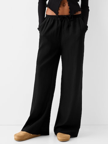 Wide leg Pantaloni de la Bershka pe negru: față