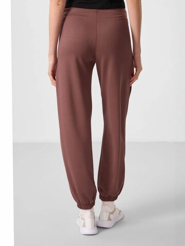 Tommy Life Tapered Hose 'Hose'‌‌ in Braun