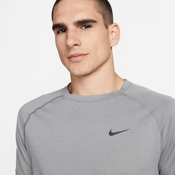 T-Shirt fonctionnel 'Ready' NIKE en gris