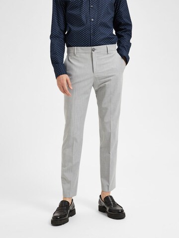 Coupe slim Pantalon à plis SELECTED HOMME en gris : devant