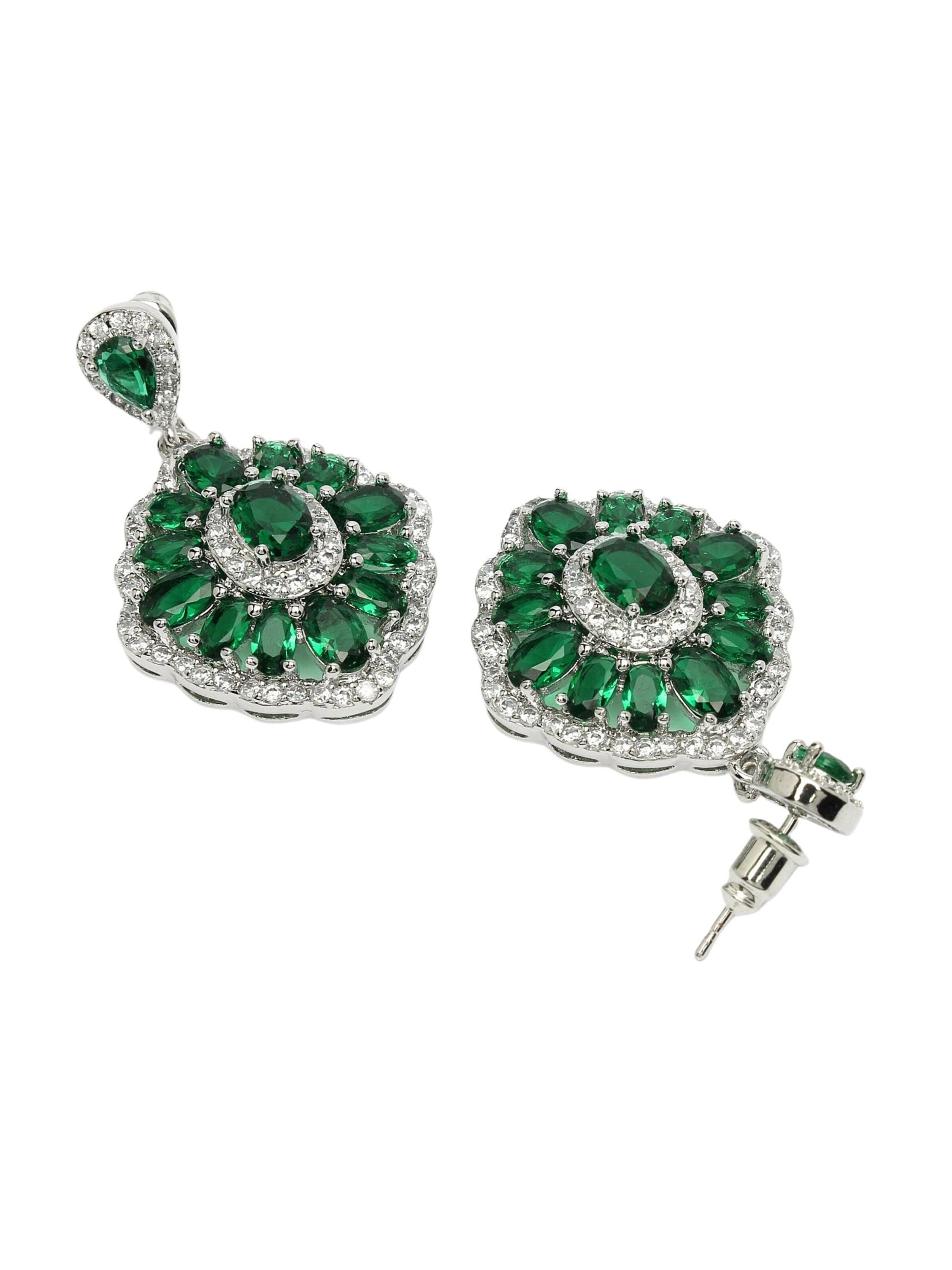 Boucles d'oreilles 'Emiliaina' AVANT-GARDE PARIS en vert