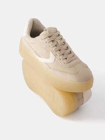 Sneaker bassa di Bershka in beige