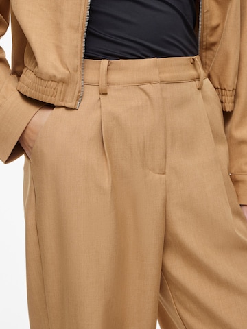 Loosefit Pantalon à pince 'VIAbigal' VILA en marron