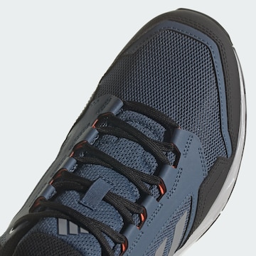 Chaussure de course 'Tracerocker 2' ADIDAS TERREX en noir